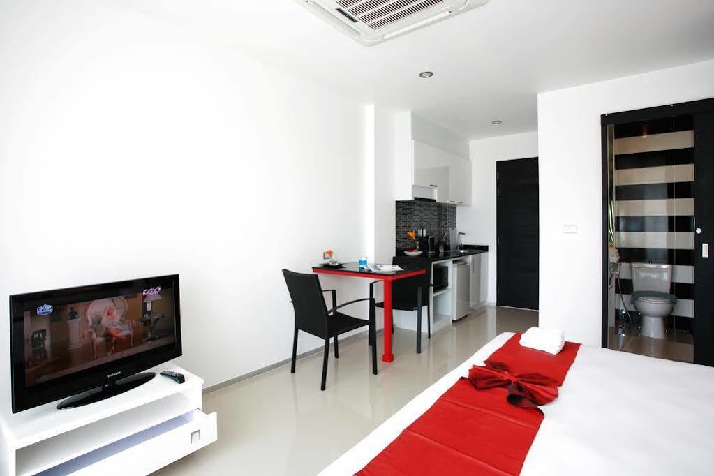 One World One Home Naiharn Hotel Rawai Екстер'єр фото